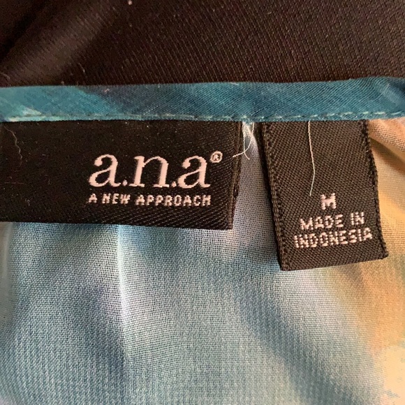 Blouse ladies print cold shoulder flared sleeves small  elastic bottom Sz med - Picture 4 of 4